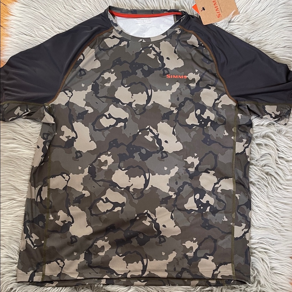 Simms Men's Black and Gray Camo Rash Guard